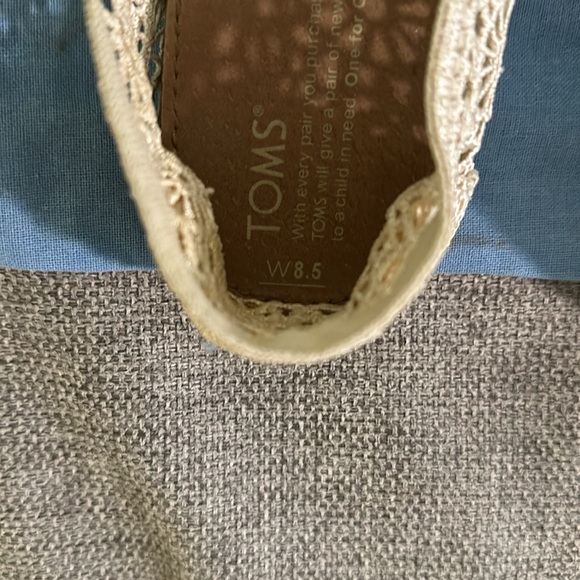 Like new Tom’s - Picture 4 of 4